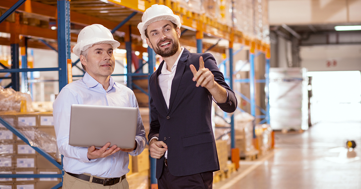 A split image. One side showcases a broken chain link with factory icons in the background, representing a disrupted supply chain. The other side shows a chain with flexible links adapting to navigate obstacles, representing an agile supply chain.